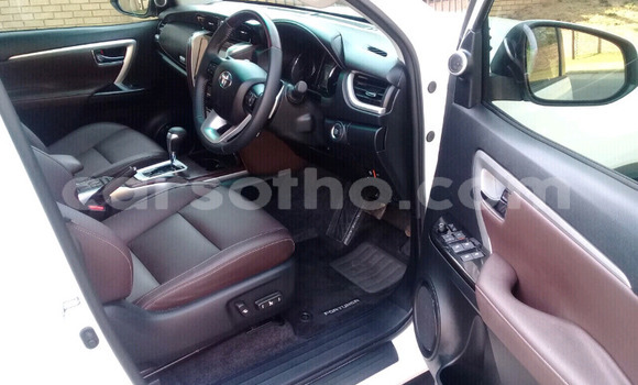 Acheter Occasion Voiture Toyota Fortuner Blanc à Maseru, Maseru Acheter Occasion Voiture Toyota Fortuner Blanc à Maseru, Maseru