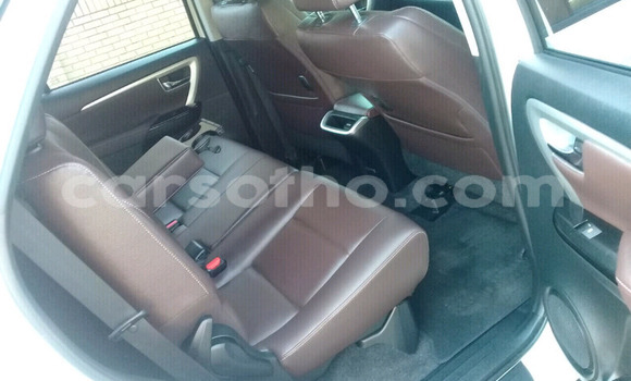 Acheter Occasion Voiture Toyota Fortuner Blanc à Maseru, Maseru Acheter Occasion Voiture Toyota Fortuner Blanc à Maseru, Maseru