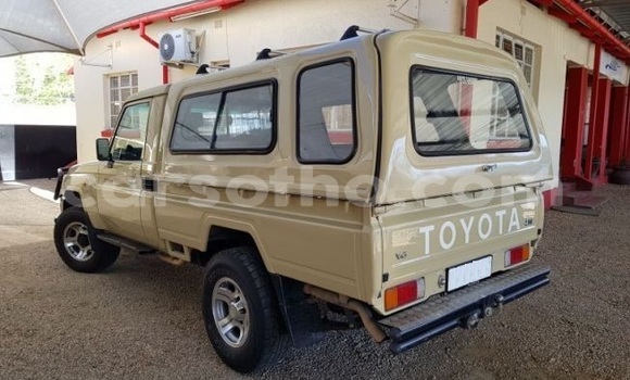 Sayi Na hannu Toyota Land Cruiser Brown Mota in Maseru a Maseru Sayi Na hannu Toyota Land Cruiser Brown Mota in Maseru a Maseru