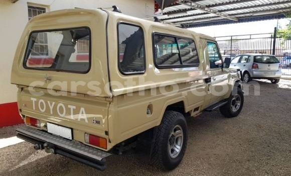 Sayi Na hannu Toyota Land Cruiser Brown Mota in Maseru a Maseru Sayi Na hannu Toyota Land Cruiser Brown Mota in Maseru a Maseru
