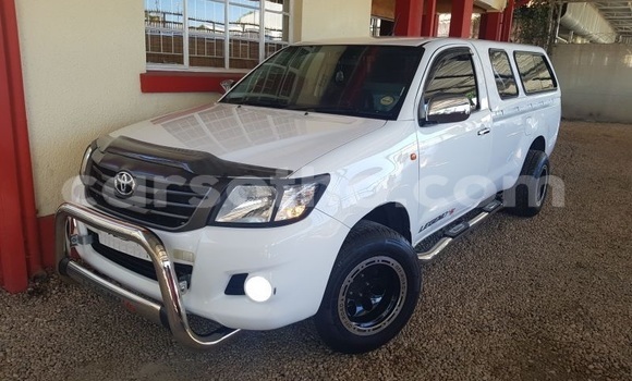 Buy Used Toyota Hilux White Car in Maseru in Maseru Buy Used Toyota Hilux White Car in Maseru in Maseru