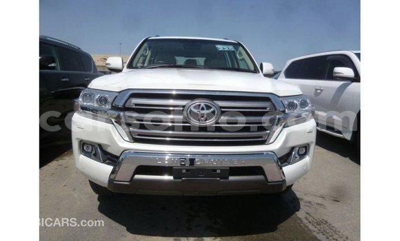 اشتري Imported Toyota Land Cruiser White سيارة في Import - Dubai في Maseru اشتري Imported Toyota Land Cruiser White سيارة في Import - Dubai في Maseru