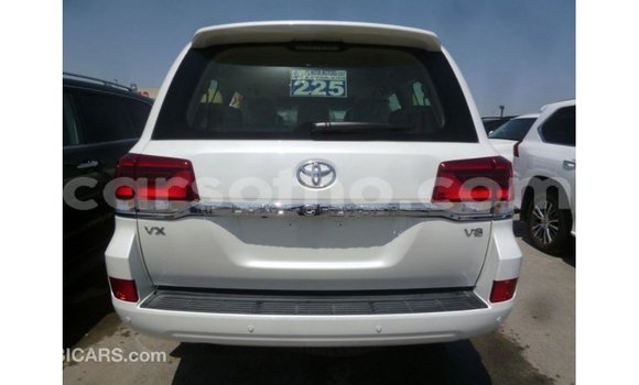 اشتري Imported Toyota Land Cruiser White سيارة في Import - Dubai في Maseru اشتري Imported Toyota Land Cruiser White سيارة في Import - Dubai في Maseru