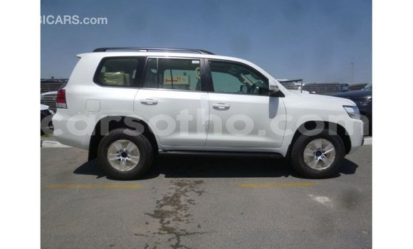اشتري Imported Toyota Land Cruiser White سيارة في Import - Dubai في Maseru اشتري Imported Toyota Land Cruiser White سيارة في Import - Dubai في Maseru