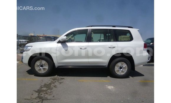 اشتري Imported Toyota Land Cruiser White سيارة في Import - Dubai في Maseru اشتري Imported Toyota Land Cruiser White سيارة في Import - Dubai في Maseru