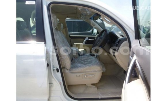 اشتري Imported Toyota Land Cruiser White سيارة في Import - Dubai في Maseru اشتري Imported Toyota Land Cruiser White سيارة في Import - Dubai في Maseru