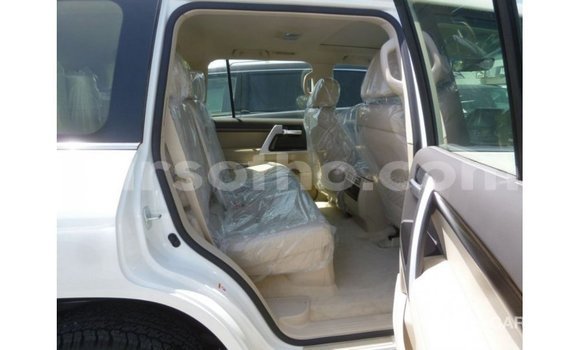 اشتري Imported Toyota Land Cruiser White سيارة في Import - Dubai في Maseru اشتري Imported Toyota Land Cruiser White سيارة في Import - Dubai في Maseru