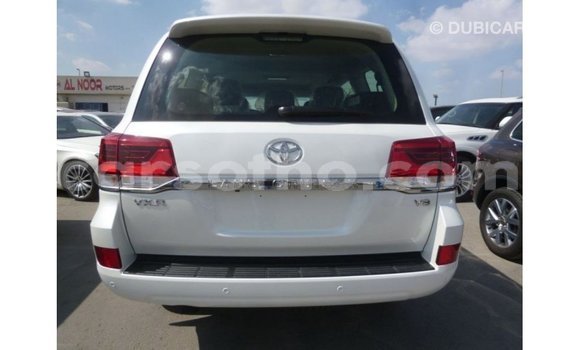 اشتري Imported Toyota Land Cruiser White سيارة في Import - Dubai في Maseru اشتري Imported Toyota Land Cruiser White سيارة في Import - Dubai في Maseru
