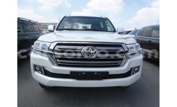 اشتري Imported Toyota Land Cruiser White سيارة في Import - Dubai في Maseru اشتري Imported Toyota Land Cruiser White سيارة في Import - Dubai في Maseru