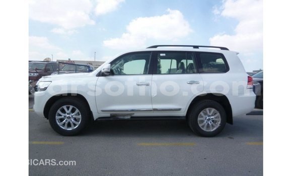 اشتري Imported Toyota Land Cruiser White سيارة في Import - Dubai في Maseru اشتري Imported Toyota Land Cruiser White سيارة في Import - Dubai في Maseru