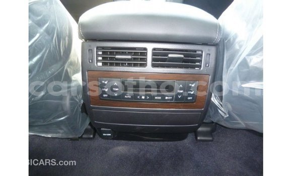 اشتري Imported Toyota Land Cruiser White سيارة في Import - Dubai في Maseru اشتري Imported Toyota Land Cruiser White سيارة في Import - Dubai في Maseru