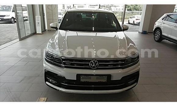 Sayi Na hannu Volkswagen Tiguan White Mota in Maseru a Maseru Sayi Na hannu Volkswagen Tiguan White Mota in Maseru a Maseru