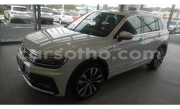 Sayi Na hannu Volkswagen Tiguan White Mota in Maseru a Maseru Sayi Na hannu Volkswagen Tiguan White Mota in Maseru a Maseru