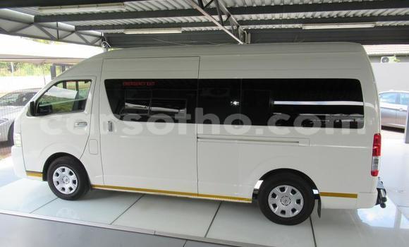 Acheter Occasion Voiture Toyota 4Runner Blanc à Maseru, Maseru Acheter Occasion Voiture Toyota 4Runner Blanc à Maseru, Maseru