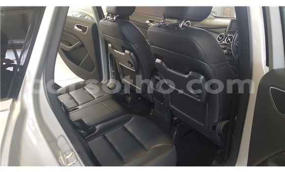 Acheter Occasion Voiture Mercedes-Benz B-klasse Gris à Maseru, Maseru Acheter Occasion Voiture Mercedes-Benz B-klasse Gris à Maseru, Maseru