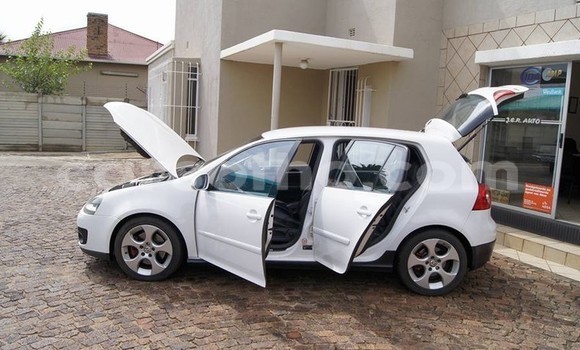 Sayi Na hannu Volkswagen Golf White Mota in Mafeteng a Mafeteng Sayi Na hannu Volkswagen Golf White Mota in Mafeteng a Mafeteng