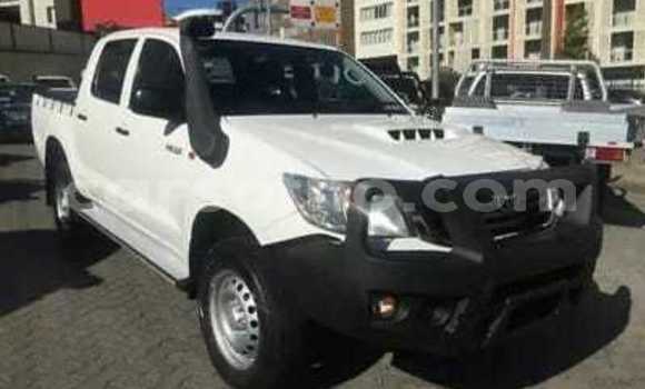 Buy Used Toyota Hilux White Car in Maseru in Maseru Buy Used Toyota Hilux White Car in Maseru in Maseru