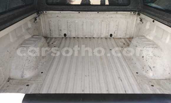 Acheter Occasion Voiture Nissan Navara Blanc à Maputsoa, Leribe Acheter Occasion Voiture Nissan Navara Blanc à Maputsoa, Leribe