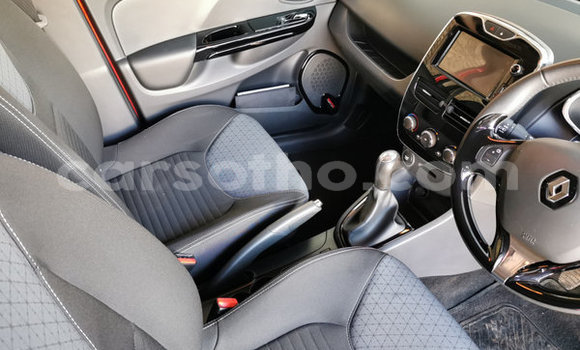 Sayi Na hannu Renault Clio Red Mota in Maseru a Maseru Sayi Na hannu Renault Clio Red Mota in Maseru a Maseru