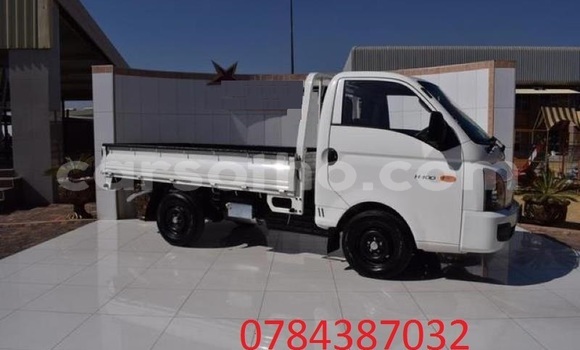 Acheter Occasion Utilitaire Hyundai H200 Blanc à Maseru, Maseru Acheter Occasion Utilitaire Hyundai H200 Blanc à Maseru, Maseru