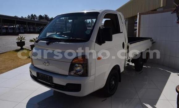 Acheter Occasion Utilitaire Hyundai H200 Blanc à Maseru, Maseru Acheter Occasion Utilitaire Hyundai H200 Blanc à Maseru, Maseru