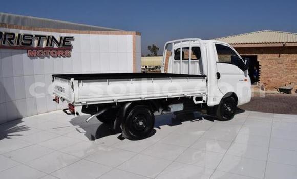 Acheter Occasion Utilitaire Hyundai H200 Blanc à Maseru, Maseru Acheter Occasion Utilitaire Hyundai H200 Blanc à Maseru, Maseru