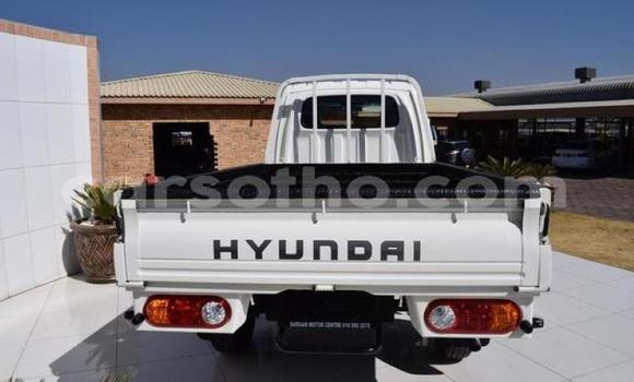 Acheter Occasion Utilitaire Hyundai H200 Blanc à Maseru, Maseru Acheter Occasion Utilitaire Hyundai H200 Blanc à Maseru, Maseru