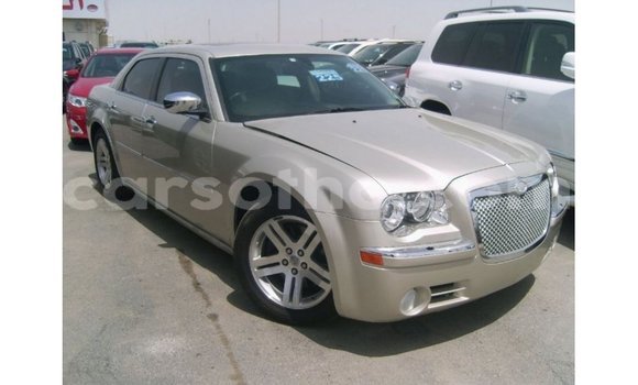 Sayi Imported Chrysler 300 Beige Mota in Import - Dubai a Maseru