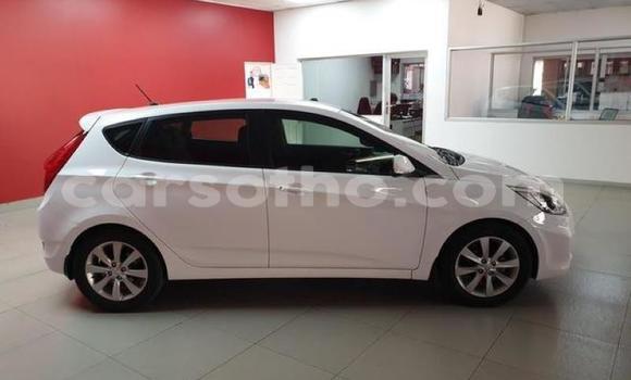 Buy Used Hyundai Accent White Car in Maputsoa in Leribe Buy Used Hyundai Accent White Car in Maputsoa in Leribe