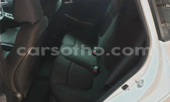 Buy Used Hyundai Accent White Car in Maputsoa in Leribe Buy Used Hyundai Accent White Car in Maputsoa in Leribe