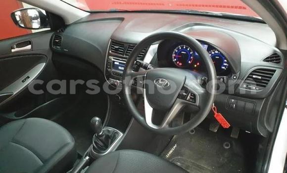 Buy Used Hyundai Accent White Car in Maputsoa in Leribe Buy Used Hyundai Accent White Car in Maputsoa in Leribe
