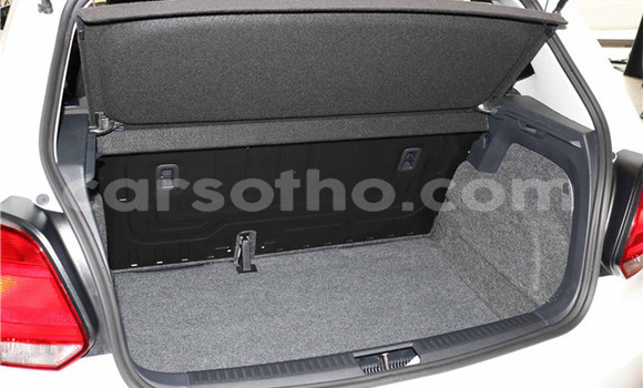 Acheter Occasion Voiture Volkswagen Polo Blanc à Maputsoe, Leribe Acheter Occasion Voiture Volkswagen Polo Blanc à Maputsoe, Leribe