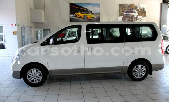 Acheter Occasion Voiture Hyundai H1 Blanc à Mafeteng, Mafeteng Acheter Occasion Voiture Hyundai H1 Blanc à Mafeteng, Mafeteng