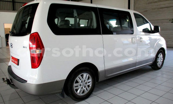 Acheter Occasion Voiture Hyundai H1 Blanc à Mafeteng, Mafeteng Acheter Occasion Voiture Hyundai H1 Blanc à Mafeteng, Mafeteng