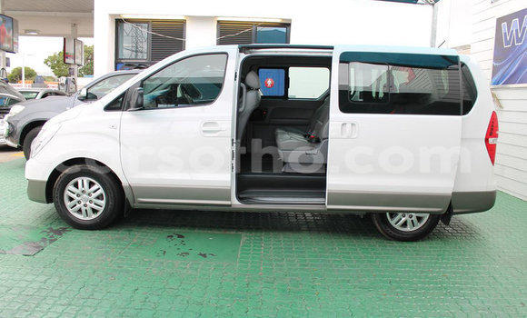 Acheter Occasion Voiture Hyundai H1 Blanc à Mafeteng, Mafeteng Acheter Occasion Voiture Hyundai H1 Blanc à Mafeteng, Mafeteng