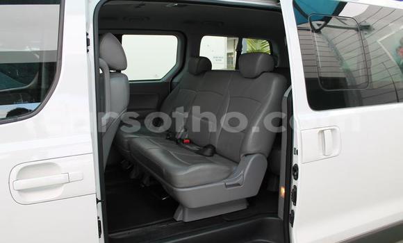 Acheter Occasion Voiture Hyundai H1 Blanc à Mafeteng, Mafeteng Acheter Occasion Voiture Hyundai H1 Blanc à Mafeteng, Mafeteng