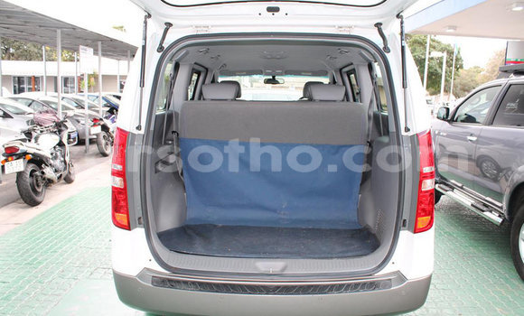 Acheter Occasion Voiture Hyundai H1 Blanc à Mafeteng, Mafeteng Acheter Occasion Voiture Hyundai H1 Blanc à Mafeteng, Mafeteng