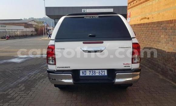 Buy Used Toyota Hilux White Car in Maseru in Maseru Buy Used Toyota Hilux White Car in Maseru in Maseru