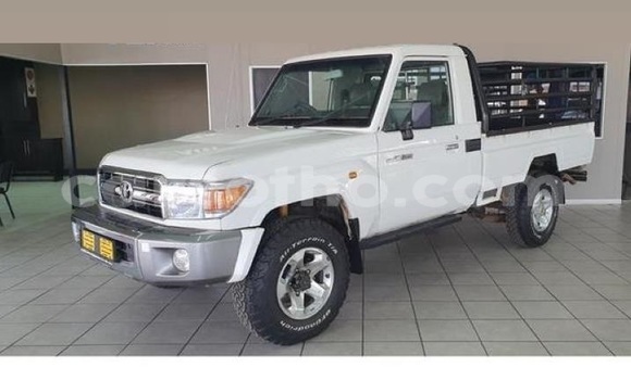 Buy Used Toyota Land Cruiser White Car in Maseru in Maseru Buy Used Toyota Land Cruiser White Car in Maseru in Maseru