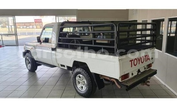 Buy Used Toyota Land Cruiser White Car in Maseru in Maseru Buy Used Toyota Land Cruiser White Car in Maseru in Maseru