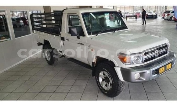 Buy Used Toyota Land Cruiser White Car in Maseru in Maseru Buy Used Toyota Land Cruiser White Car in Maseru in Maseru