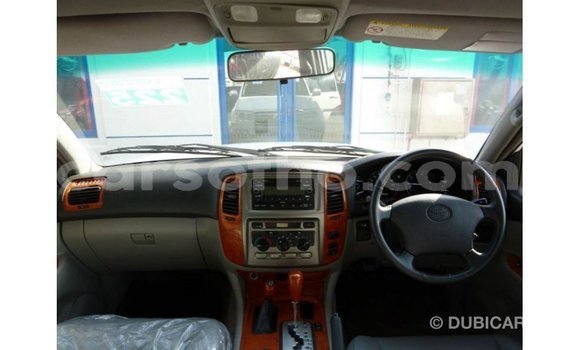 Sayi Imported Toyota Land Cruiser White Mota in Import - Dubai a Maseru Sayi Imported Toyota Land Cruiser White Mota in Import - Dubai a Maseru