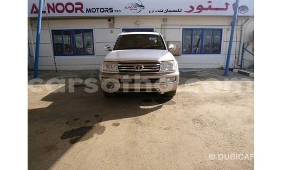Sayi Imported Toyota Land Cruiser White Mota in Import - Dubai a Maseru Sayi Imported Toyota Land Cruiser White Mota in Import - Dubai a Maseru