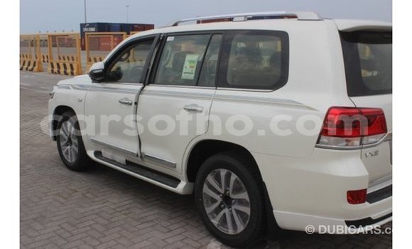 اشتري Imported Toyota Land Cruiser White سيارة في Import - Dubai في Maseru اشتري Imported Toyota Land Cruiser White سيارة في Import - Dubai في Maseru