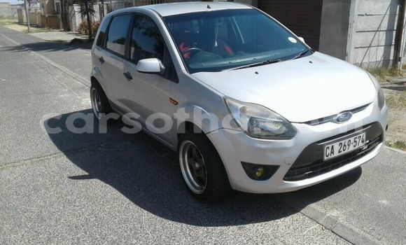 Sayi Na hannu Ford Fiesta Silver Mota in Mafeteng a Mafeteng Sayi Na hannu Ford Fiesta Silver Mota in Mafeteng a Mafeteng