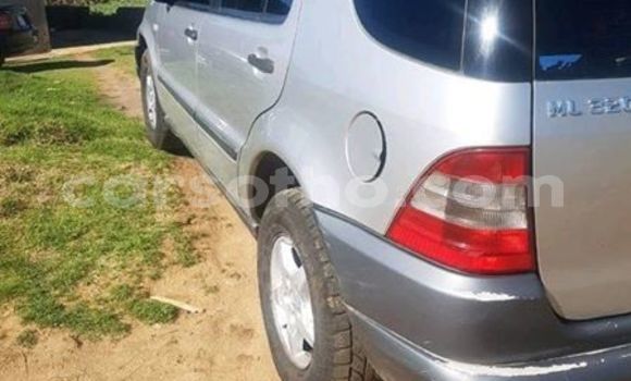 Sayi Na hannu Mercedes-Benz ML–Class Silver Mota in Maseru a Maseru Sayi Na hannu Mercedes-Benz ML–Class Silver Mota in Maseru a Maseru