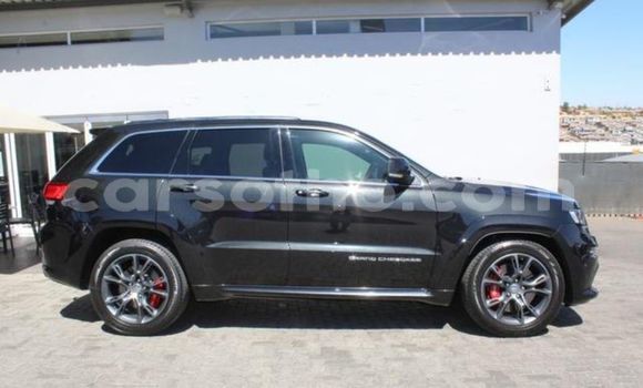 Sayi Na hannu Jeep Grand Cherokee SRT8 Black Mota in Maseru a Maseru Sayi Na hannu Jeep Grand Cherokee SRT8 Black Mota in Maseru a Maseru