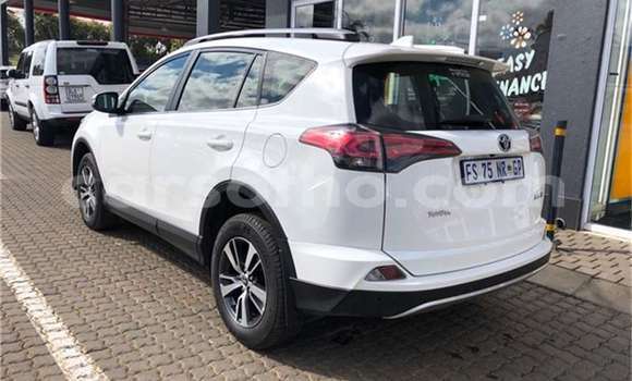 Sayi Na hannu Toyota RAV4 White Mota in Maseru a Maseru Sayi Na hannu Toyota RAV4 White Mota in Maseru a Maseru
