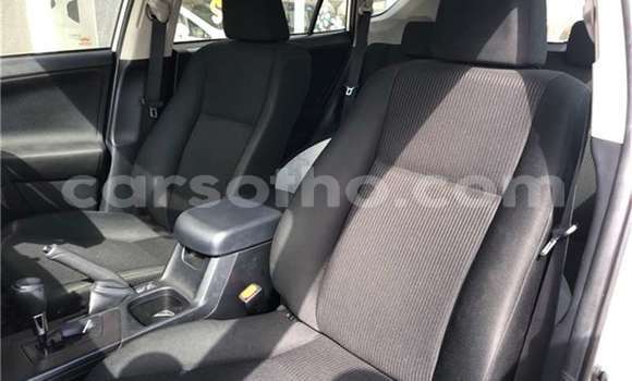 Sayi Na hannu Toyota RAV4 White Mota in Maseru a Maseru Sayi Na hannu Toyota RAV4 White Mota in Maseru a Maseru