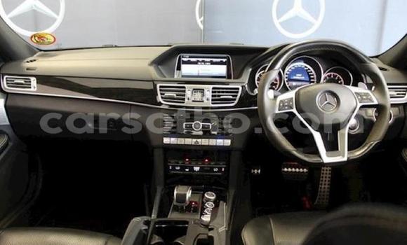 Buy Used Mercedes-Benz E-klasse White Car in Maputsoe in Leribe Buy Used Mercedes-Benz E-klasse White Car in Maputsoe in Leribe